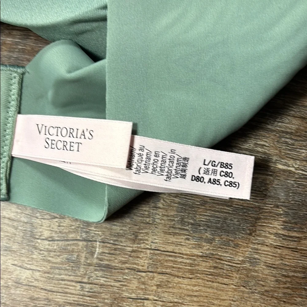 Victoria's Secret Green T-Shirt Bra with Molded Cups Size L EUC - Picture 2 of 7